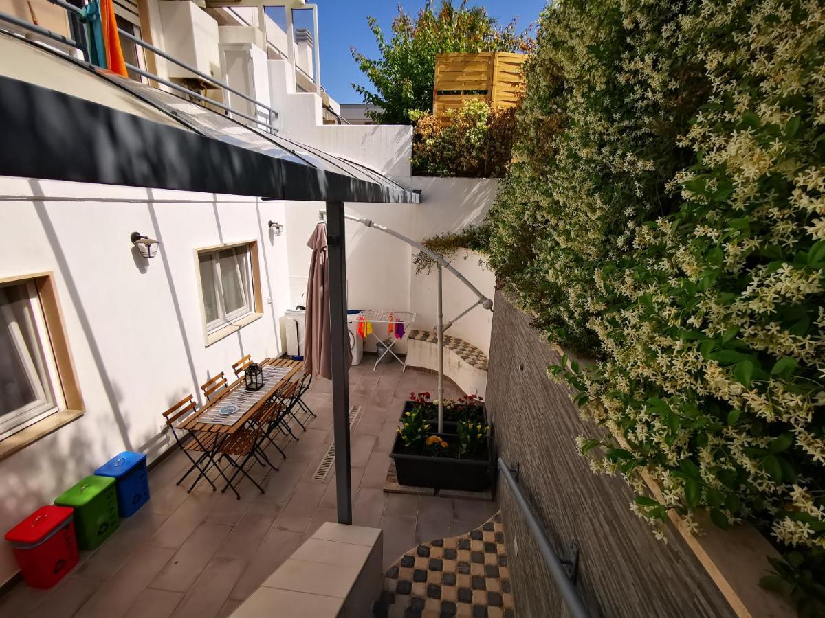 The Black Dog House Valenzano Exterior photo